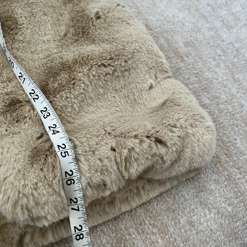 Aritzia Babaton Faux Fur Vest XXS - Picture 5 of 8